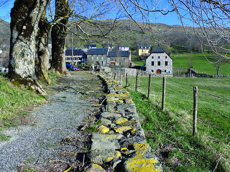 Abords de la maison de site de Dienne